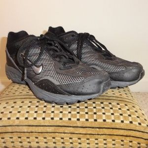 Women's Nike Shoes (Black, Rare, Size 8.5)